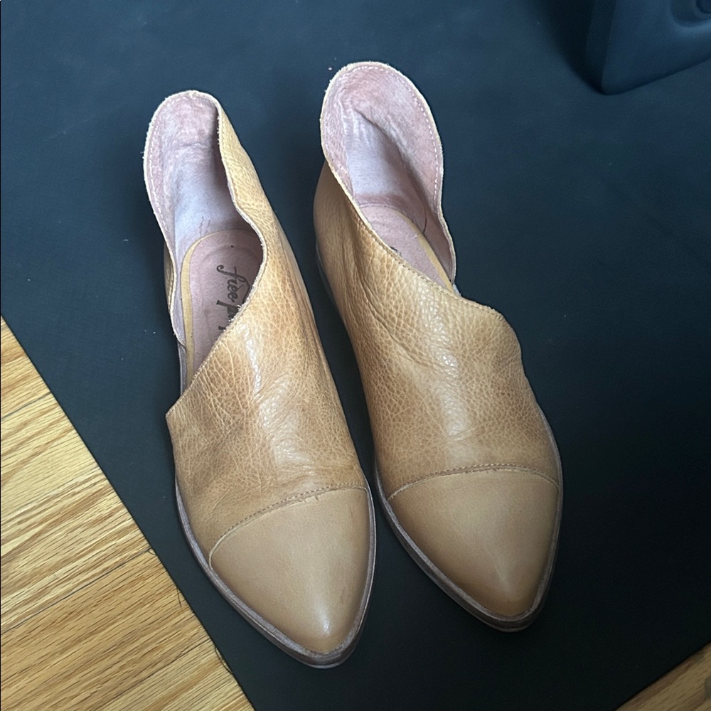 Free People Two-Tone Tan Pointed Slip-On Mules